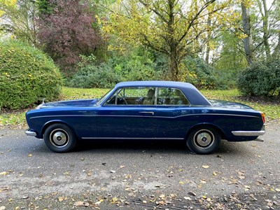 Lot 7 - 1971 Rolls-Royce Corniche Saloon