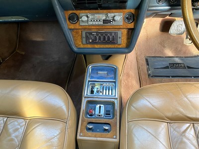 Lot 7 - 1971 Rolls-Royce Corniche Saloon
