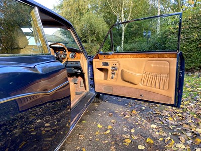 Lot 7 - 1971 Rolls-Royce Corniche Saloon