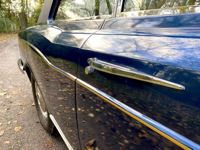 Lot 7 - 1971 Rolls-Royce Corniche Saloon