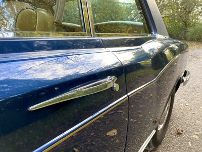 Lot 7 - 1971 Rolls-Royce Corniche Saloon