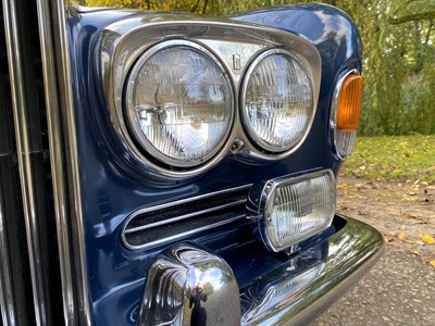 Lot 7 - 1971 Rolls-Royce Corniche Saloon