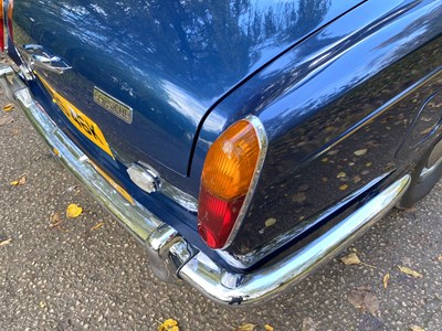Lot 7 - 1971 Rolls-Royce Corniche Saloon