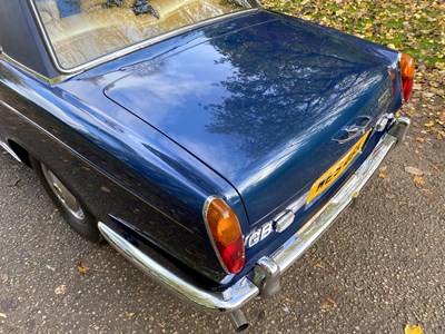 Lot 7 - 1971 Rolls-Royce Corniche Saloon