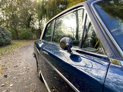 Lot 7 - 1971 Rolls-Royce Corniche Saloon