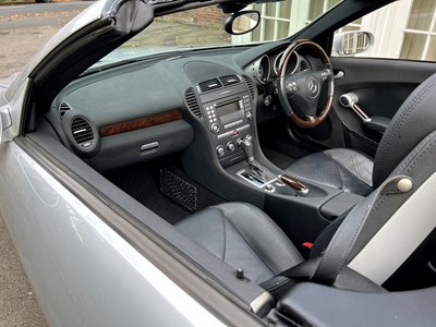 Lot 7 - 2004 Mercedes-Benz SLK 350