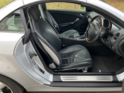 Lot 7 - 2004 Mercedes-Benz SLK 350