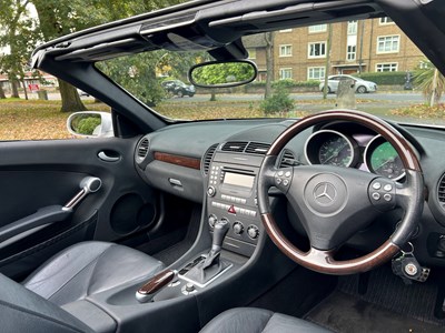 Lot 7 - 2004 Mercedes-Benz SLK 350