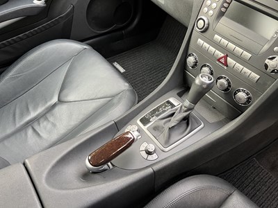 Lot 7 - 2004 Mercedes-Benz SLK 350