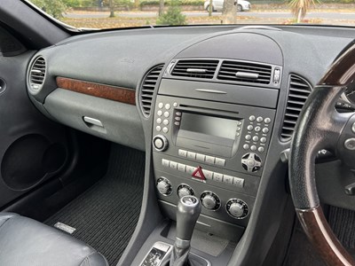 Lot 7 - 2004 Mercedes-Benz SLK 350