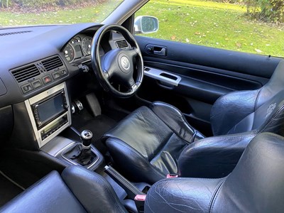 Lot 38 - 2003 Volkswagen Golf R32