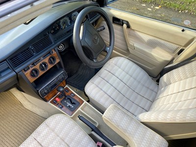 Lot 6 - 1993 Mercedes-Benz 190E 2.6L