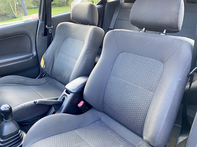 Lot 4 - 1996 Mazda 323F