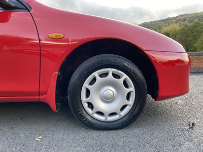 Lot 4 - 1996 Mazda 323F