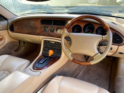 Lot 8 - 1998 Jaguar XK8 Coupe