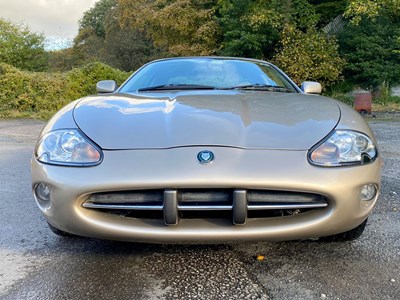 Lot 8 - 1998 Jaguar XK8 Coupe