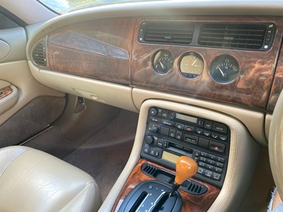Lot 8 - 1998 Jaguar XK8 Coupe