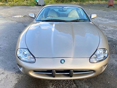 Lot 8 - 1998 Jaguar XK8 Coupe