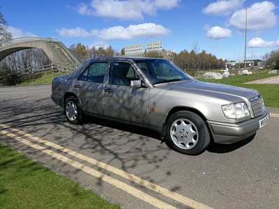 Lot 91 - 1994 Mercedes-Benz E220