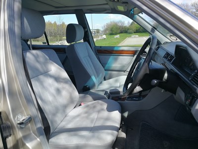 Lot 91 - 1994 Mercedes-Benz E220