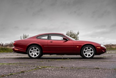 Lot 69 - 1999 Jaguar XK8 4.0