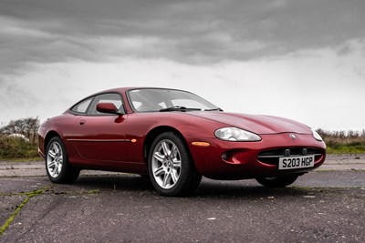 Lot 69 - 1999 Jaguar XK8 4.0