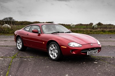 Lot 69 - 1999 Jaguar XK8 4.0