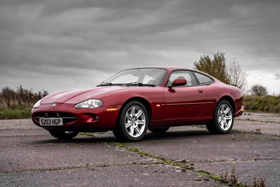 Lot 69 - 1999 Jaguar XK8 4.0