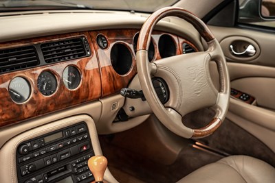 Lot 69 - 1999 Jaguar XK8 4.0