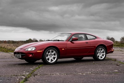 Lot 69 - 1999 Jaguar XK8 4.0