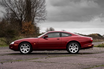 Lot 69 - 1999 Jaguar XK8 4.0