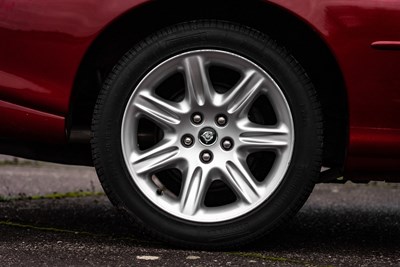 Lot 69 - 1999 Jaguar XK8 4.0