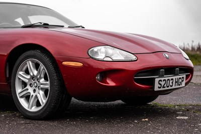 Lot 69 - 1999 Jaguar XK8 4.0