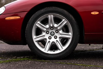 Lot 69 - 1999 Jaguar XK8 4.0