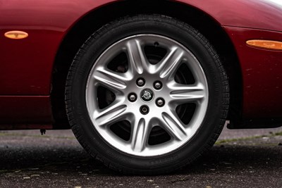 Lot 69 - 1999 Jaguar XK8 4.0