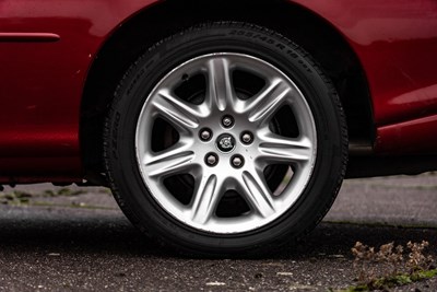 Lot 69 - 1999 Jaguar XK8 4.0