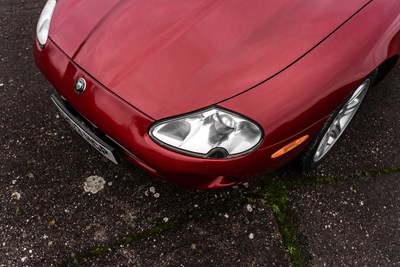 Lot 69 - 1999 Jaguar XK8 4.0