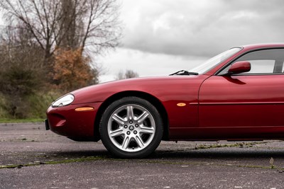Lot 69 - 1999 Jaguar XK8 4.0