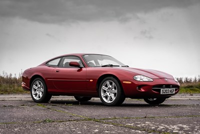 Lot 69 - 1999 Jaguar XK8 4.0