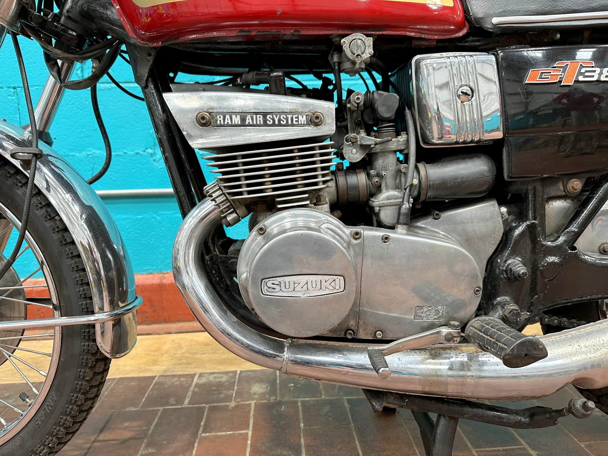 Lot 31 - 1974 Suzuki GT380