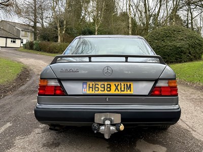 Lot 23 - 1990 Mercedes-Benz 260 E