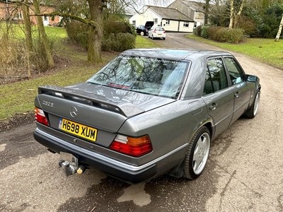 Lot 23 - 1990 Mercedes-Benz 260 E
