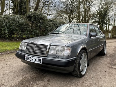 Lot 23 - 1990 Mercedes-Benz 260 E