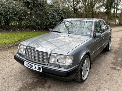 Lot 23 - 1990 Mercedes-Benz 260 E
