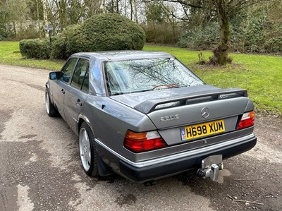 Lot 23 - 1990 Mercedes-Benz 260 E
