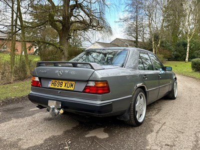 Lot 23 - 1990 Mercedes-Benz 260 E