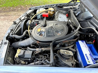 Lot 23 - 1990 Mercedes-Benz 260 E