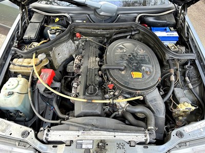 Lot 23 - 1990 Mercedes-Benz 260 E