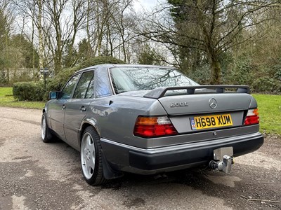 Lot 23 - 1990 Mercedes-Benz 260 E