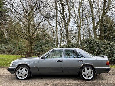 Lot 23 - 1990 Mercedes-Benz 260 E